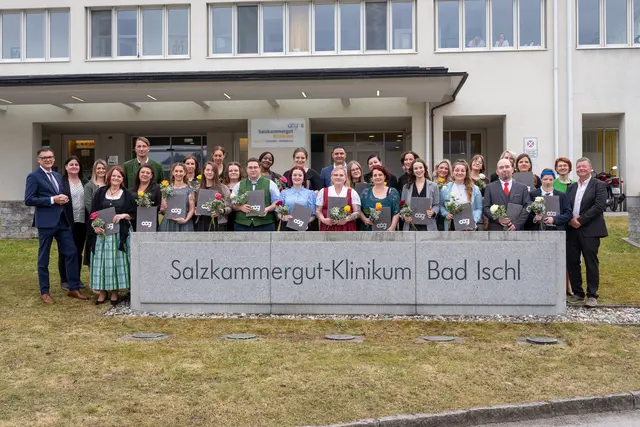 23 neue Pflegefachassistentinnen und Assistenten aus Bad Ischl verstärken in Kürze verschiedene Pflegebereiche. | Foto: OÖG