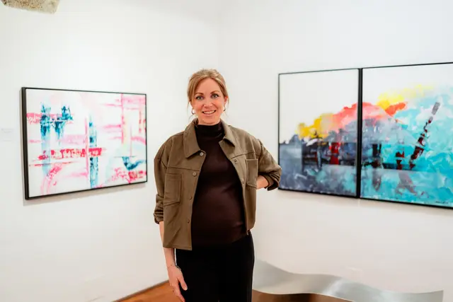 Vernissage „Energie auf Leinwand“ begeistert Publikum in Salzburg