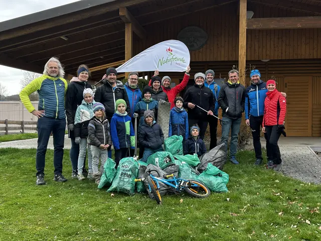 Naturfreunde Perg befreiten das Naarnufer vom Müll