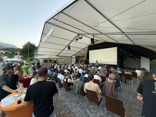 [Anzeige] „Requiem in Weiß“