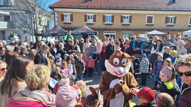 Buntes Treiben und fröhliche Stimmung beim Ostermarkt in Maria Saal