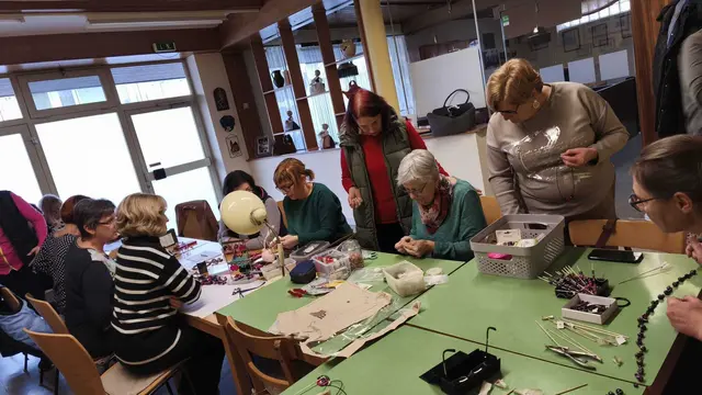 Jaklinger Schmuckstücke veredeln neue Trachtenkleider für das Fest