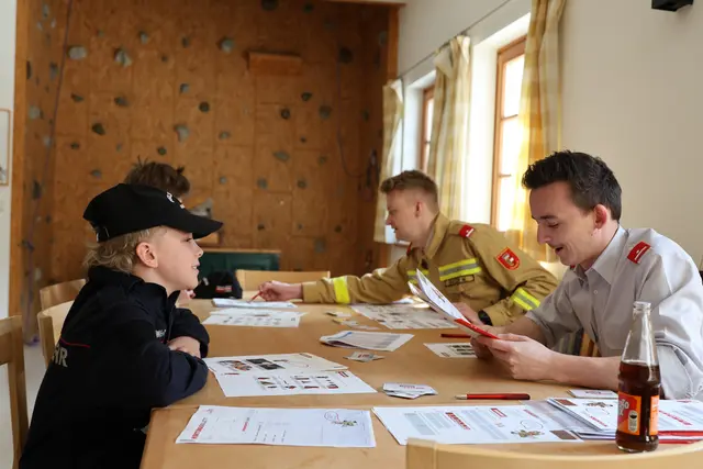 Tennegauer Feuerwehrjugend meistert Wissenstest souverän