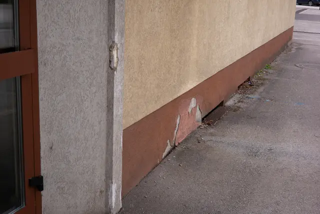 Überall bröselt die Fassade. | Foto: Santrucek