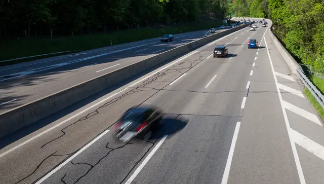 Lenker rast mit 184 km/h durch 100er-Zone auf A2