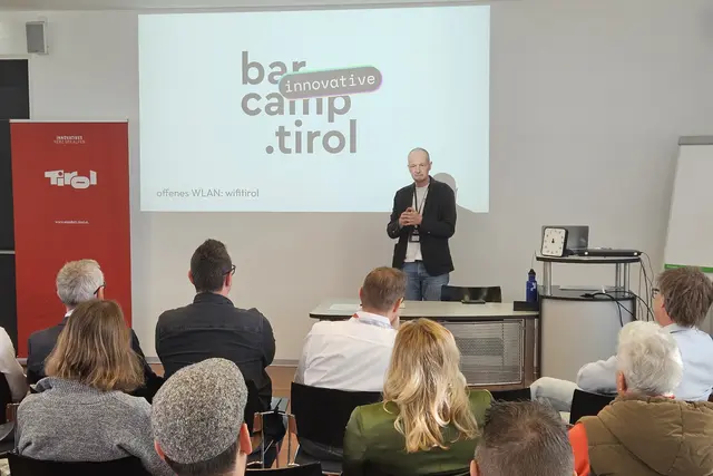 Barcamps in Schwaz, Kitzbühel, Landeck und Innsbruck ermöglichten Austausch über Branchengrenzen hinweg – ein Format, das Zuhörerende zu Akteuren macht. | Foto: Standortagentur Tirol