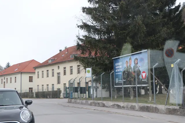 In der Pontlatz Kaserne in Landeck sind in mehreren Bauabschnitten Modernisierungen geplant. | Foto: Thomas Seelos