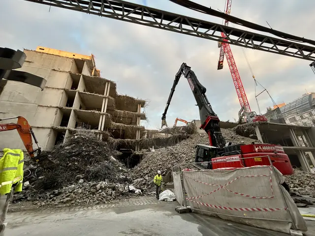 So sah es dort noch bis vor kurzem aus, als der Abriss noch nicht fertig war. | Foto: BassVillage Construction TV
