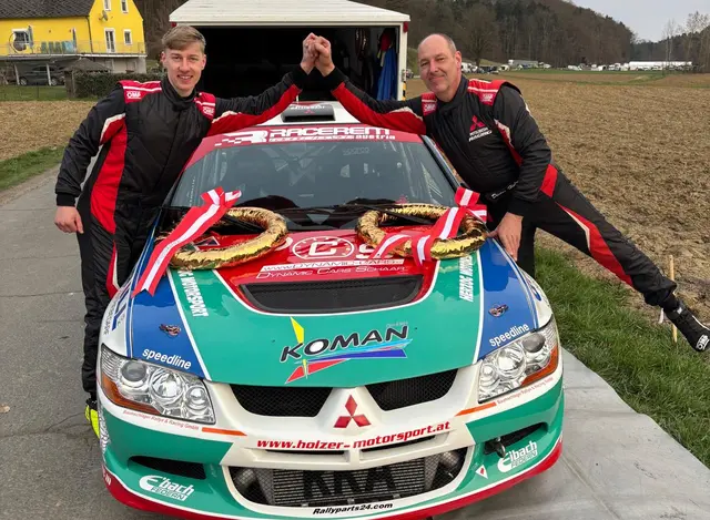 Doppelter Sieg bei der Familie Holzer: sowohl Vater als auch Sohn konnten in ihren Klassen den ersten Platz holen.  | Foto: Holzer Motorsport