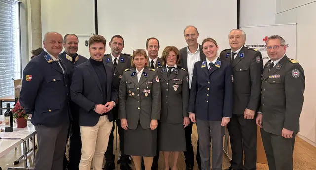 Ehrengäste, Vertreter des Landesverbandes und Bezirksstellenleiter | Foto: RK FE