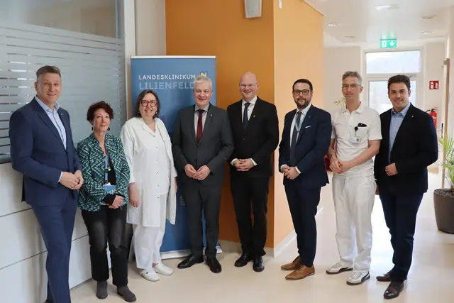 Bundesrat Karl Weber, Betriebsrätin Andrea Damer, Ärztliche Standortleiterin Ingrid Geiss, Landesrat Anton Kasser, Geschäftsführer der Gesundheit Region Mitte GmbH Franz Laback, Interim. Kaufmännischer Standortleiter Lukas Friedl, Pflegerischer Standortleiter Oliver Loiskandl und Bürgermeister der Stadtgemeinde Lilienfeld Manuel Aichberger | Foto: LK Lilienfeld