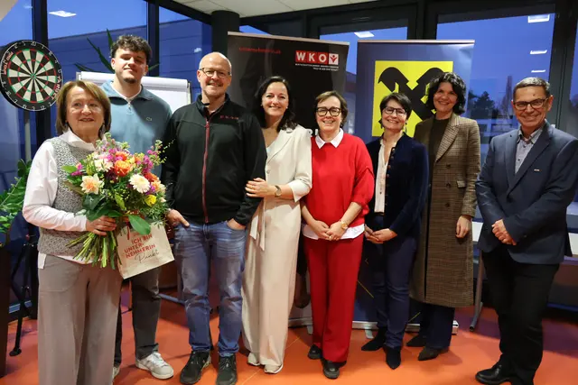 Maria, Jakob, Michael und Sabine Neuhuber, Elisabeth Schwantner, Renate Ozlberger, Barbara Posch-Weber und Hans Moser. | Foto: MeinBezirk/Constance Haslberger