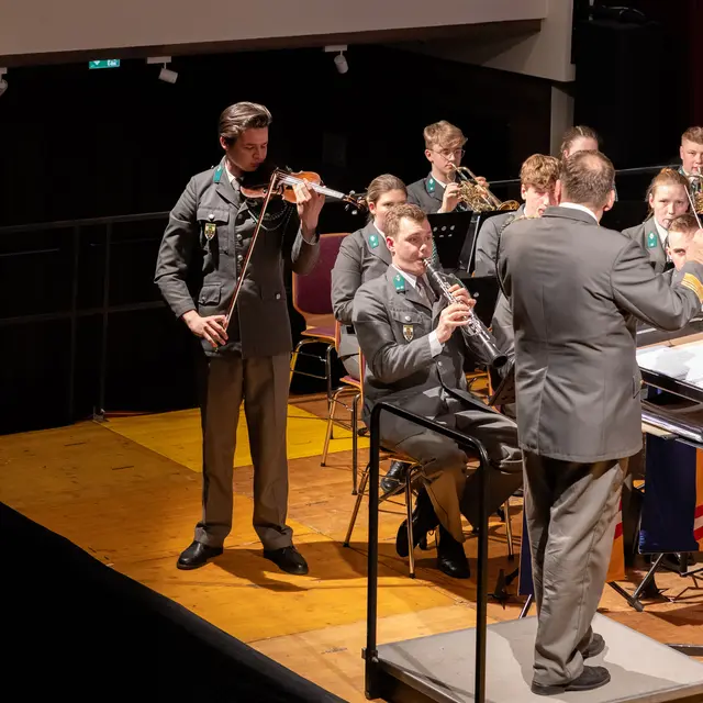 Das Geigen-Solo von Alexander Reichberger heizte die Stimmung richtig an. | Foto: Rotary Club Hollabrunn