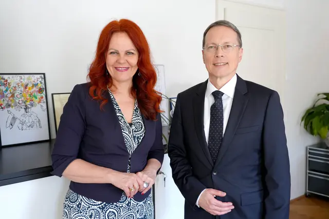 Landesrätin Cornelia Hagele begrüßte Frank Günter Völz, den neuen Geschäftsführer der INNPATH GmbH, im Landhaus. | Foto: Land Tirol/Krepper
