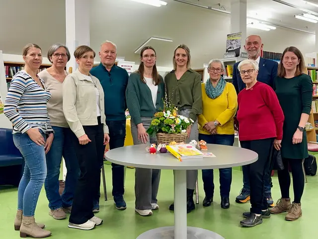 Manuela Klopf, Monika Koller, Andrea Traschl, Ludwig Koller, Heide Steger, Jennifer Strondl, Emma Krenn, Friederike Zwölfer, Bgm. Josef Schaden, Susanne Krenn | Foto: Gemeinde Schweiggers