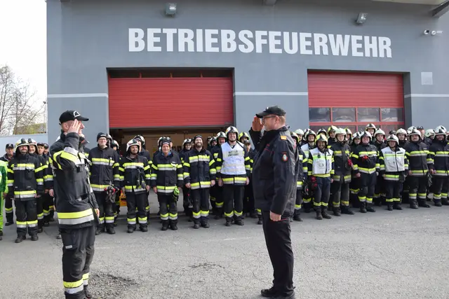 Meldung  durch Kommandant Andreas Herk an BR. Wolfgang Fellner | Foto: MeinBezirk/Josef Strohmeier