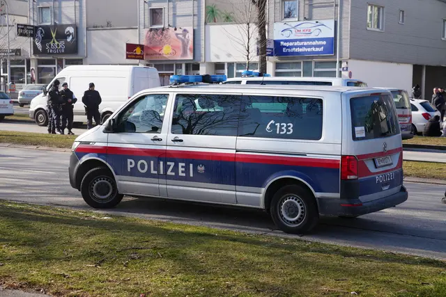 Fahrzeugkontrolle endet mit verletzten Polizisten und Festnahmen