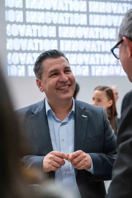 Neue Lösungen entstehen, wenn Unternehmen, Forschung und Gesellschaft aktiv zusammenarbeiten, ist sich Marcus Hofer (im Bild), Geschäftsführer der Standortagentur Tirol, sicher. | Foto: Standortagentur Tirol