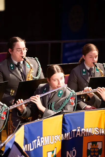 Rund 25 % der Militärmusikanten sind Soldatinnen. Auch sie sorgten dafür, dass der Funken zum Publikum übersprang. | Foto: Rotary Club Hollabrunn