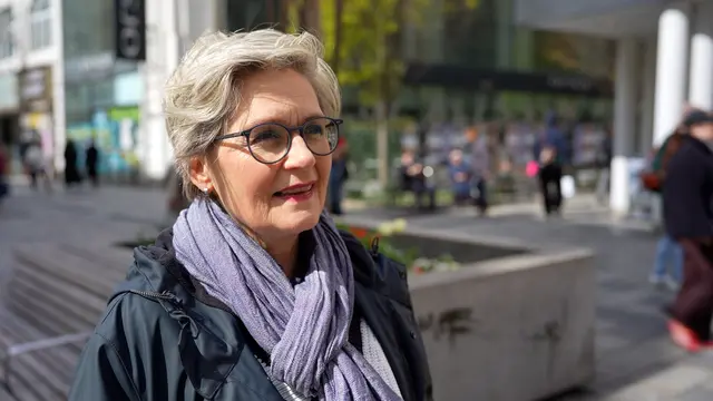 "Ich persönlich als Mutter bin froh, dass es gekommen ist, weil ich der Meinung bin, dass für speziell kleine Kinder einfach viel zu viel frei zugänglich ist", sagt Claudia (60). | Foto: Sade Jerabek / Meinbezirk