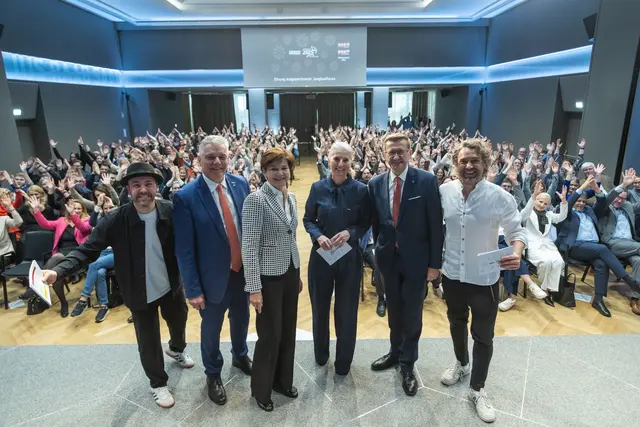 Großartige Stimmung bei der Ehrung ausgezeichneter Jungkaufleute  | Foto: Cityfoto