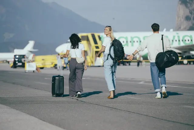 Wer in Salzburg am Flughafen landet, kann sich freuen – es dauert gar nicht lange, bis man ins Zentrum kommt.  | Foto: Gerhard Berger