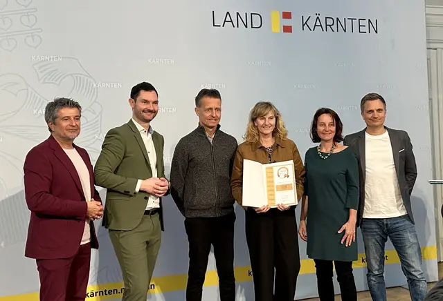 Die Mittelschule Kühnsdorf war durch Sportlehrer Michael Mistelbauer (3.v.l.) und Direktorin Erika Knellwolf (4.v.l.) vertreten.  | Foto: Mittelschule Kühnsdorf