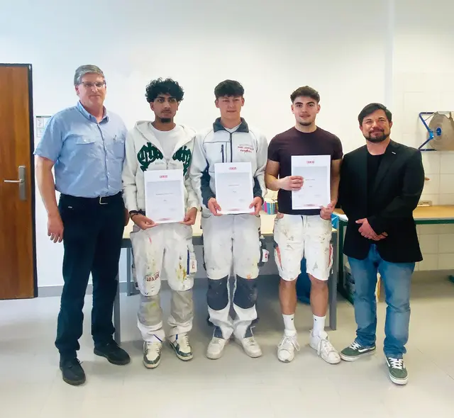 Top-Maler: Karl Janitsch, Fazil Mohammad Belal (3. Platz),  Andreas Zapfel (1. Platz), Mark Farkas (2. Platz)  und Meister Stefan Waller  | Foto: WKB