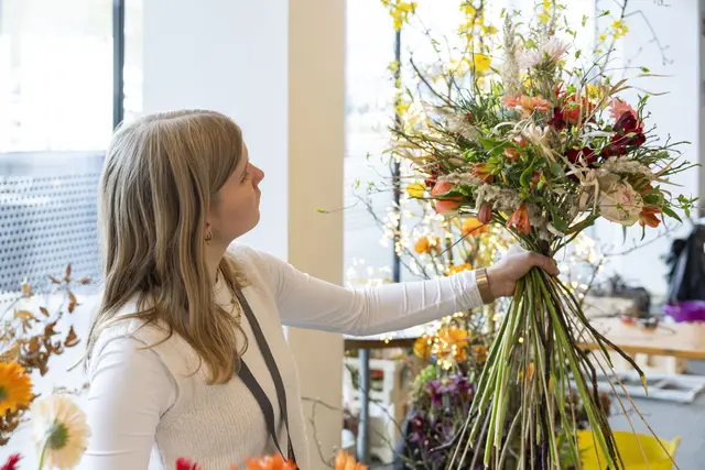 Hanna Ellinger mit ihrem Siegerstrauß. | Foto: Nik Fleischmann