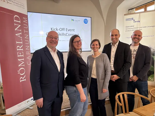 Alexander Rauner (WKÖ) und Sandra Karanitsch-Ackerl (Regionalentwicklungsverein Römerland Carnuntum) mit dem Projektteam von GreenSkillsConnect Marion Zöchbauer, Oliver Schrot und Johannes Naimer-Stach beim Info-Event am 17.03.2026 in Bruck/Leitha. | Foto: Zwanzigvierzig e.U.