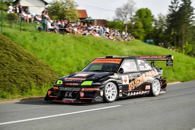 Fans können die Bergrallye am Demmerkogel aus nächster Nahe genießen. | Foto: Wolfgang Maringer/HillClimbFans