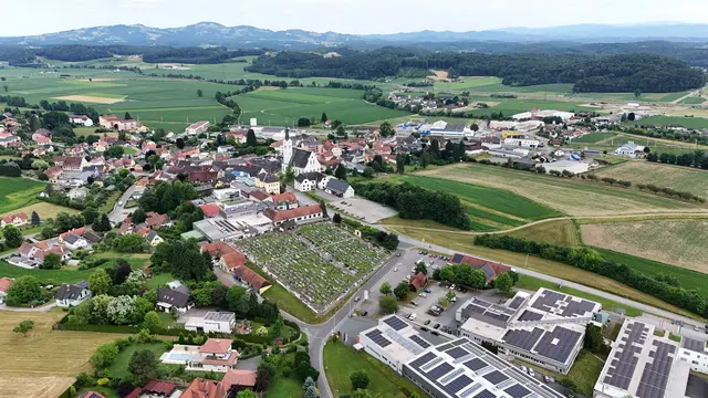 Ausgehend vom Stelzer-Kreisverkehr (rechts hinten) soll die L601 neu Groß St. Florian umfahren – so der Wunsch mancher Bürgermeister. | Foto: Gernot Ambros