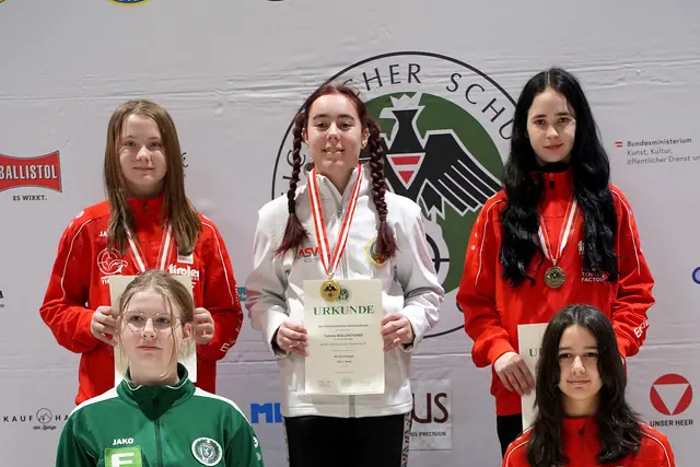 Antonia Kapferer-Auer aus Umhausen gewann mit dem Luftgewehr Bronze in der Jugend 1 Klasse | Foto: Christian Kramer