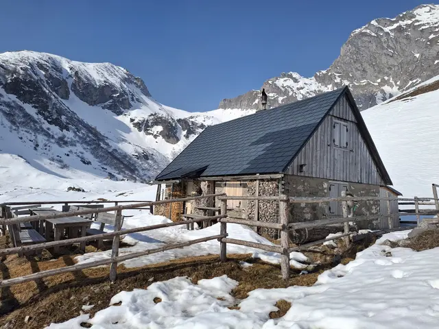 Krumpalm im Winterkleid: Schneebedeckte Landschaft und klare Bergluft zeigen die Steiermark noch einmal von ihrer winterlichen, ruhigen Seite. | Foto: Mario Baumann