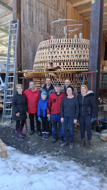 Das Riesenosterei des Brauchtumerhaltunsvereines Maltschach zieht alle Blicke auf sich. | Foto: Brauchtumerhaltungsverein