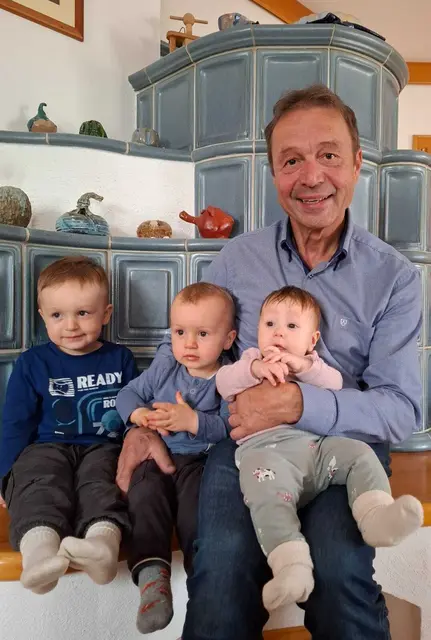 Der Familienmensch: Christian Lind freut sich auf wertvolle Zeit mit seinen drei Enkerln.  | Foto: Privat