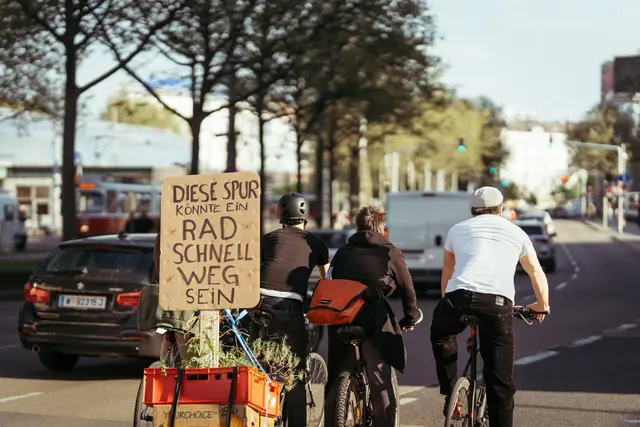 Mit der Demo wollen die Initiativen nach eigenen Angaben auf verschiedene gesellschaftliche Herausforderungen aufmerksam machen. (Archiv) | Foto: radelnforfuture.at