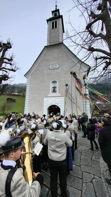 Zahlreiche Gläubige fanden sich in Ramsau ein.  | Foto: Rahm