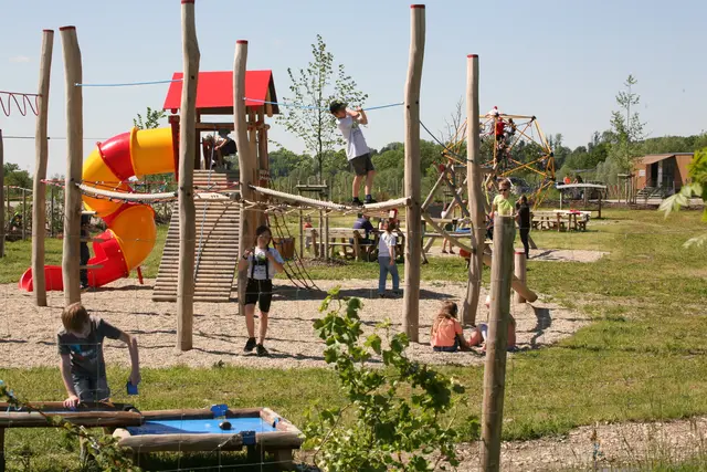 Der ganzjährig kostenfrei zugängliche Natur- und Erlebnisspielplatz befindet sich entlang der Waldzeller Ache in Kirchheim. | Foto: Hans Hartl