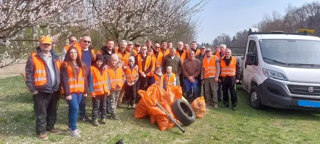 Donau gesäubert: Gasflasche und Altreifen am Ufer