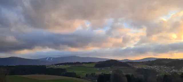 Wolkenmeer und Neuschnee am Hochficht