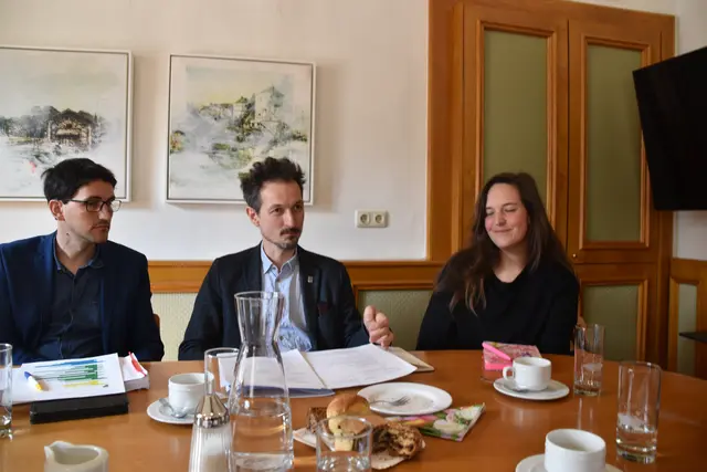 Lenken seit einem Jahr die Geschicke der Stadt Scheibbs: David Pöcksteiner (SPÖ) sowie Joseph Hofmarcher und Alice Obermann (BUGS) | Foto: Roland Mayr/MeinBezirk Scheibbs
