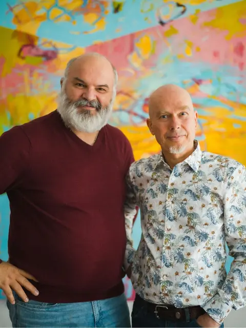 Bei der Finissage (4. April um 14 Uhr), wird Krassimir Kolev (links) gemeinsam mit dem Philosophen Peter Kaiser über die Rolle und Wirkung von Kunst in der heutigen Zeit sprechen | Foto: Galerie Toplev