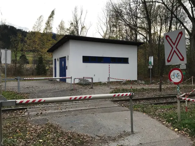 Eisenbahnkreuzungen im Bereich Obere Lend in Hall werden saniert