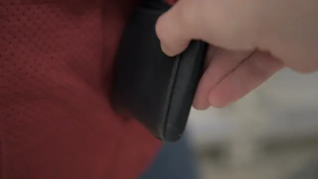 Seniorin beklaut - Geld und Kreditkarten weg, Polizei ermittelt