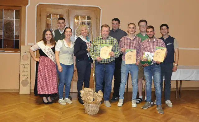 Brot- und Mostverkostung der Volktanzgruppe Wieselburg im Gathaus Plank in Bodensdorf | Foto: Anna Scheibelauer/Volkstanzgruppe Wieselburg