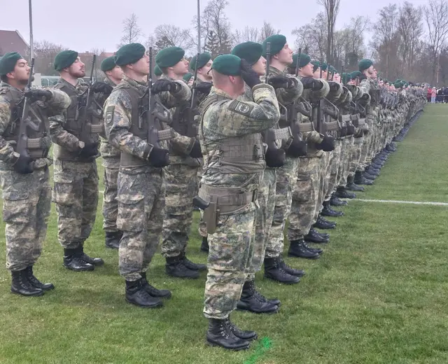 320 Rekruten, darunter zwei Frauen, feierlich angelobt