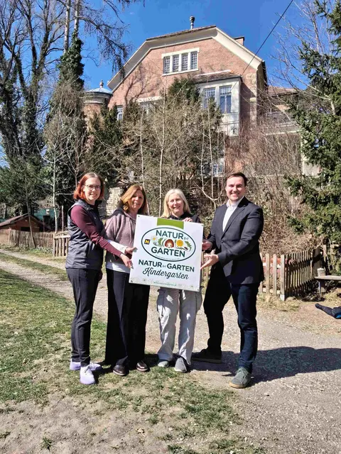 „Ein Schloss für Kinder": Stefanie Weber – „Natur im Garten“, Ruth Laimer – Geschäftsführerin und Pädagogische Leitung, Corinna Lenger – Leiterin Kindergarten, Michael Capek – Stadtrat Baden. | Foto: „Ein Schloss für Kinder"