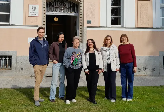 Ein Teil des Caritas-Teams in Schärding – v. l.: Benedikt Mayr (Sozialberatung), Veronika Zweimüller (Flüchtlingshilfe), Sonja Engertsberger (Flüchtlingshilfe), Heba Zakhary (Integration), Gudrun Koller (Integration) und Christine Brait-Knonbauer (RegionalCaritas). | Foto: Caritas