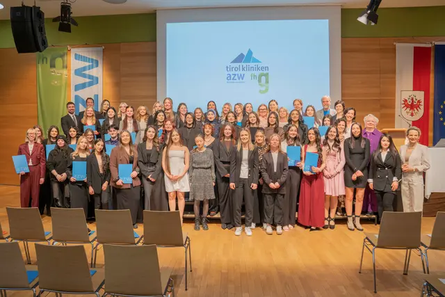 59 Absolventen feiern erfolgreichen Abschluss als Zahnarztassistenten